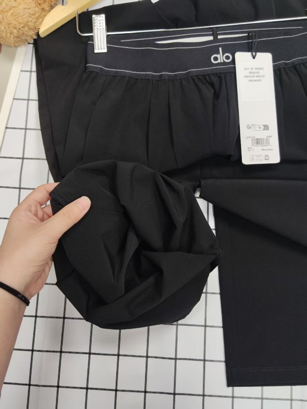 NWT π Alo Yoga Suit Up Trouser Black Regular 30" Wide Leg Travel Work Pants πΈ - Picture 6 of 9